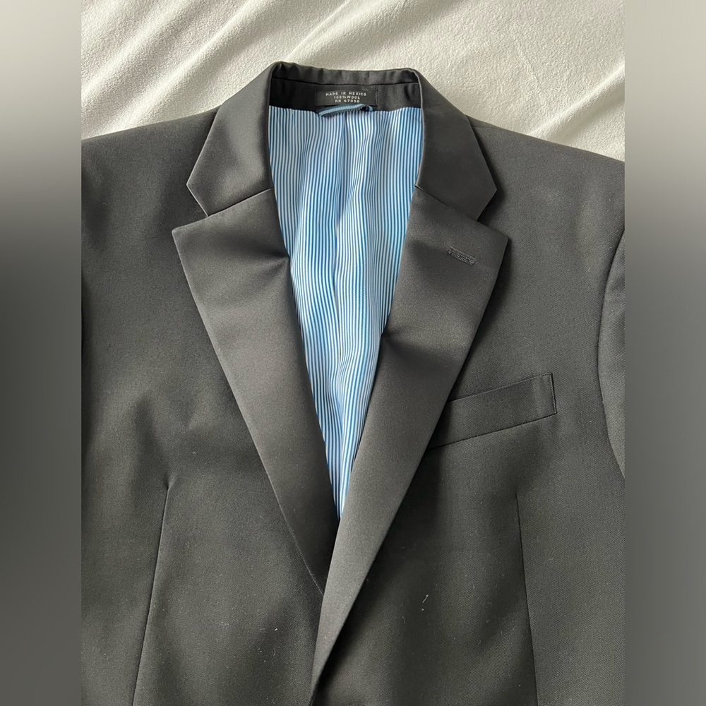 Tommy Hilfiger Black Tuxedo 38R / Pants 32R - 100% Wool - Like New